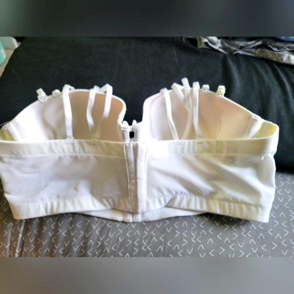 Lightly Lined Multi-way Strapless Bra - Picture 3 of 4